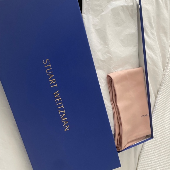 Stuart Weitzman - Picture 3 of 4